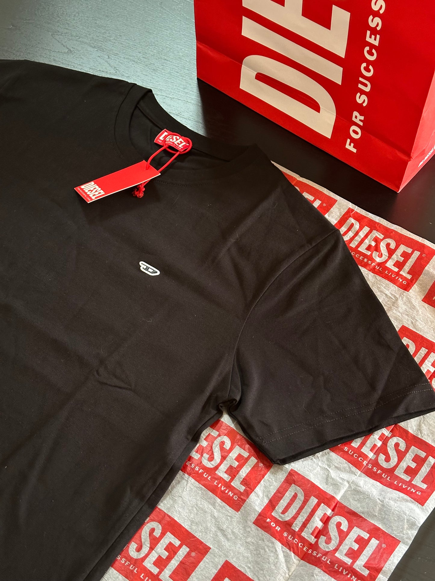 Camiseta Diesel Minimalista