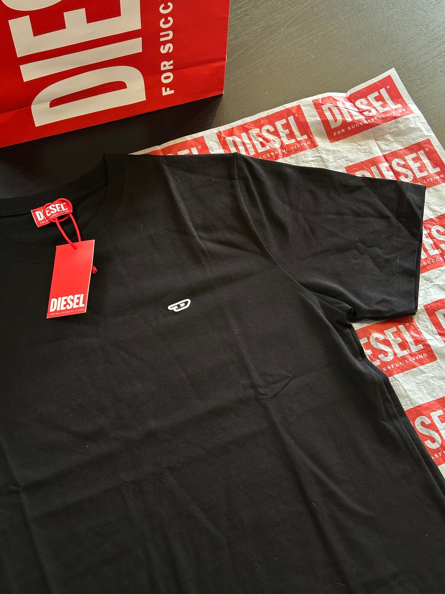 Camiseta Diesel Minimalista